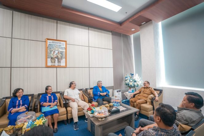 
					Wujudkan Keharmonisan, Gubernur Sulbar-Jajaran Badan Pekerja Majelis Sinode GTM Bahas Peran Gereja di Masyarakat