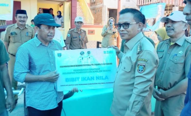 Bupati Polman Serahkan Bantuan Mesin dan Perahu Baru