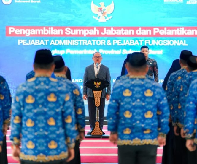 
					Penyegaran Birokrasi Sulbar: Gubernur Lantik 39 Pejabat Baru, Tekankan Peningkatan Produktivitas