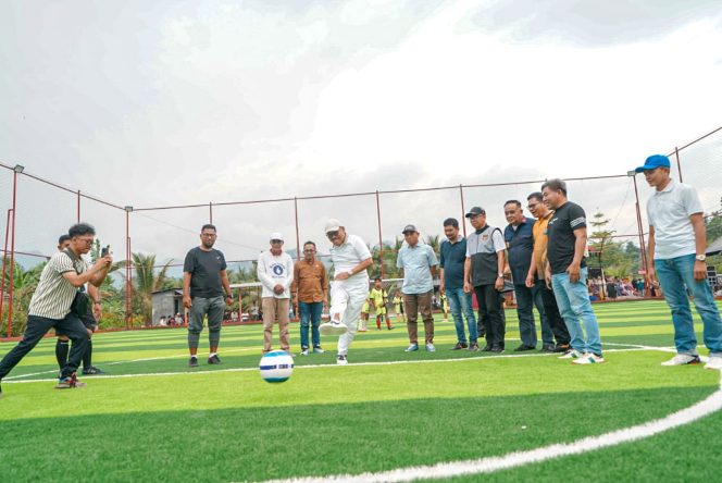 
					Gubernur Suhardi Duka Resmikan Lapangan Mini Soccer All Star Kalukku