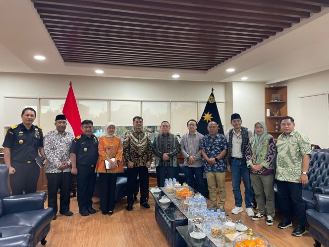 
					Wakil Gubernur Lakukan Audiensi dengan Dirjen Bea dan Cukai, Bahas Pembentukan Kantor Baru untuk Dorong Ekonomi Daerah