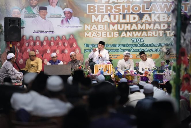 
					Wagub Sulbar Ajak Teladani Akhlak Nabi di Acara Bershalawat Maulid Akbar Pasar Baru