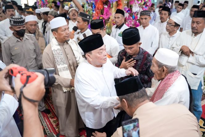 
					Wagub Sulbar Ajak Teladani Akhlak dan Kesederhanaan Rasulullah pada Peringatan Maulid di Lemosusu