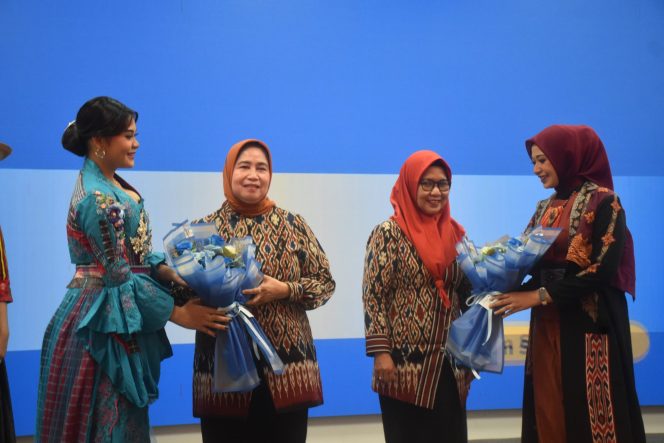 
					Malam Ramah Tamah HKG PKK ke-53, Fatmawati Salim Ajak Kader PKK Terus Berinovasi dan Lestarikan Budaya Daerah