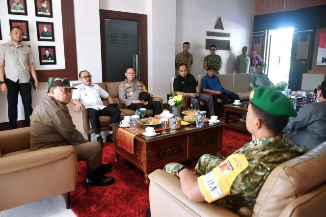 
					Wagub Sulbar Hadiri Upacara Persami KKRI 2025,Tegaskan Pembentukan Karakter Pemimpin Muda