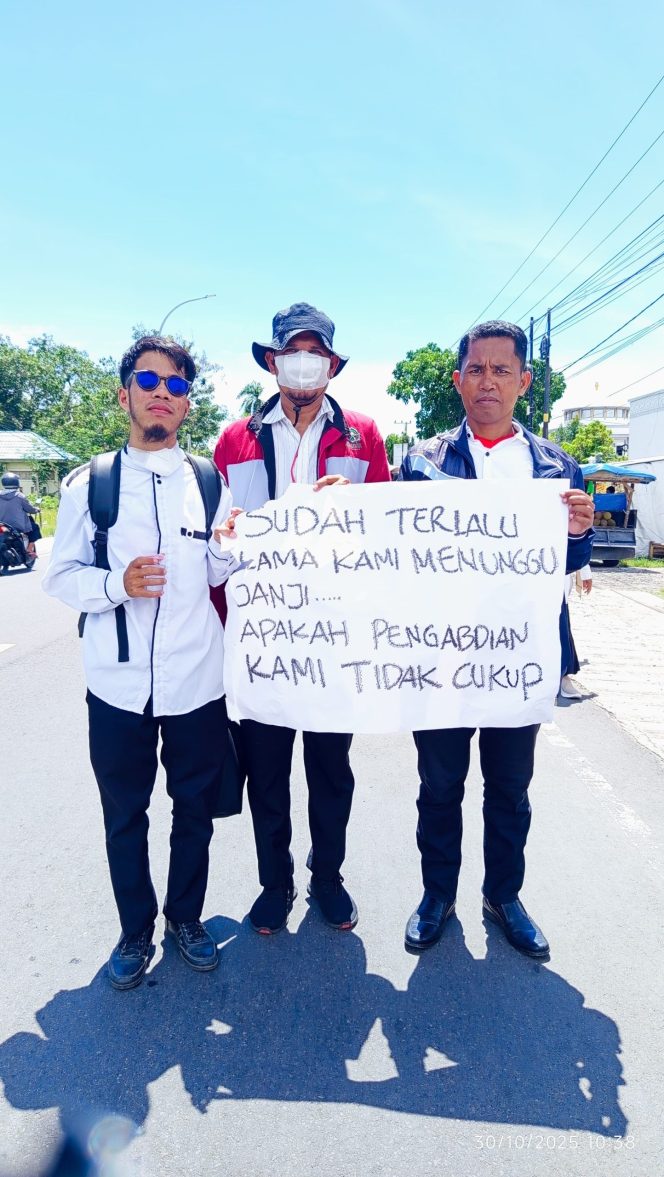 
					Di Hari Guru Nasional, Guru Madrasah di Polman Belum Merdeka