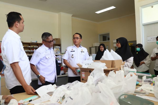 
					Masalah Obat di RSUD Sulbar Selesai, Sekda Minta Fokus Bereskan Fasilitas dan Antrean Pasien