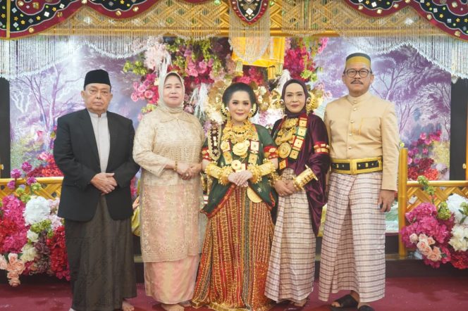 
					Pelestarian Adat Mandar, Wagub Sulbar Turut dalam Mappacci Cucu Gubernur