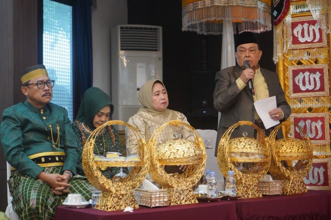 
					Momen Istimewa! Wagub Sulbar Hadir Menyampaikan Nasehat Pernikahan Cucu Gubernur