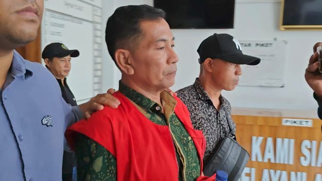 
					Eks Pj Bupati Polman Resmi Ditahan Kejari Polman Atas Dugaan Penipuan Pengadaan Baju Linmas Rp1.6 Miliar