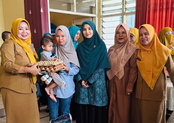 
					Dukung Generasi Sehat, Ketua TP PKK Polman Serahkan Bantuan Gizi bagi Balita di Campalagian