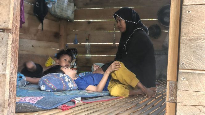 
					2 Bocah di Lagi-Agi Lumpuh, Hidup Terbatas dan Menanti Uluran Tangan