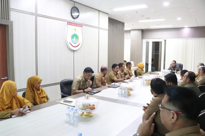 
					Sekda Sulbar Gelar Rapat Penertiban BMD Pasca Merger dan Mutasi Jabatan