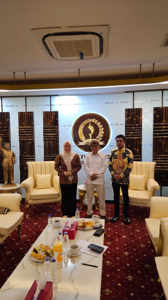 
					Ketua dan Wakil Ketua DPRD Sulbar Kunjungi DPRD Jawa Barat, Bahas Optimalisasi Fungsi Legislasi dan Pengawasan