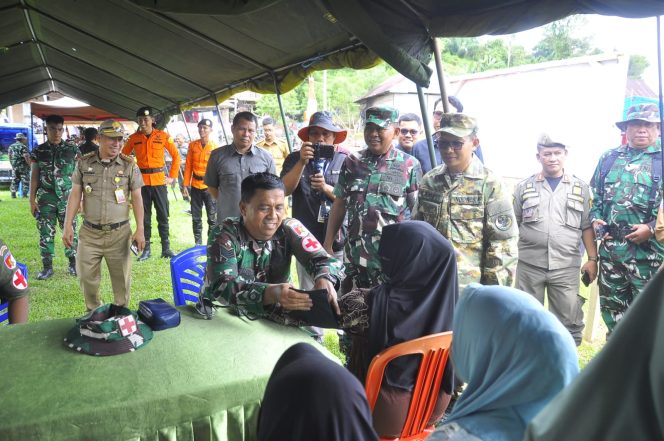 
					TMMD ke-127 Resmi Dibuka, TNI Hadirkan Layanan Kesehatan dan Bazar Murah untuk Warga