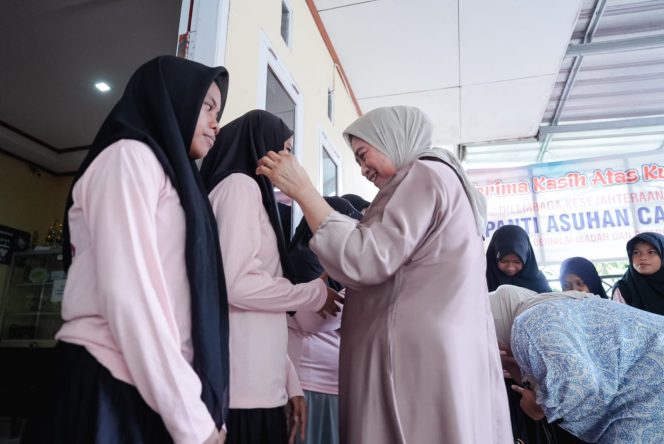 
					Peringatan 14 Hari Wafat Salim S. Mengga, Hj. Fatmawati Salim Beri Santunan di Panti Asuhan Campaloga