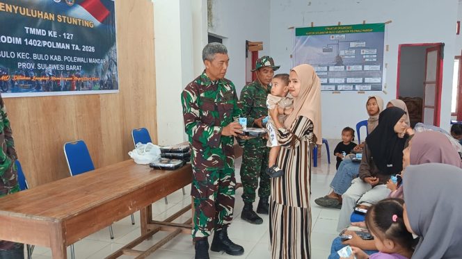 
					Satgas TMMD Kodim 1402/Polman Salurkan Makanan Tambahan untuk Cegah Stunting di Desa Bulo