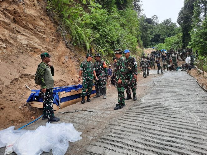 
					Dansatgas TMMD Sesuaikan Waktu Kerja Selama Ramadhan, Progres Rabat Beton Terus Berjalan