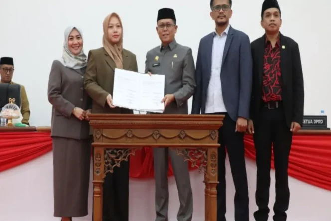 
					DPRD Sulbar sahkan perda Perumda Sebuku Energi Malaqbi