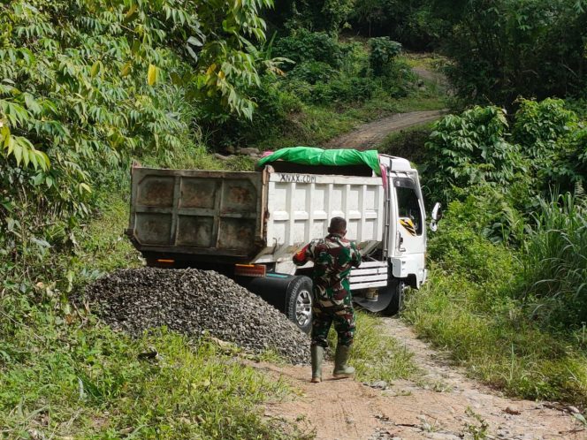 
					Peningkatan Akses Bulo–Lenggo, Material TMMD ke-127 Mulai Masuk Lokasi