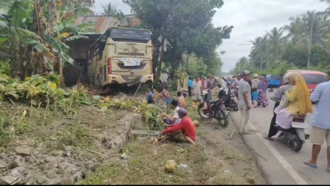 
					Bus Tabrak Rumah di Laliko Polman, 7 Orang Luka; Sopir Diduga Tertidur