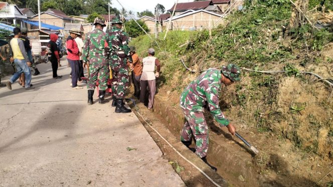 
					Semangat Kemanunggalan TNI-Rakyat Warnai Karya Bakti TMMD di Bulo