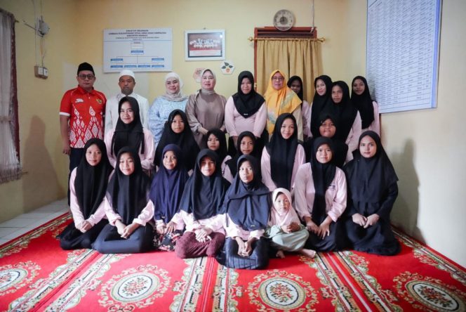
					14 Hari Wafatnya Salim S. Mengga, Hj. Fatmawati Salim Gelar Doa Bersama Anak Panti