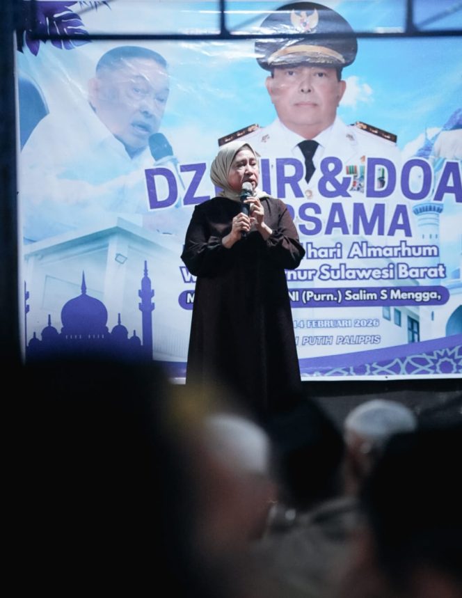 
					Dzikir 14 Hari di Rumah Putih, Hj. Fatmawati Salim Sampaikan Maaf atas Pemakaman Almarhum di Kalibata