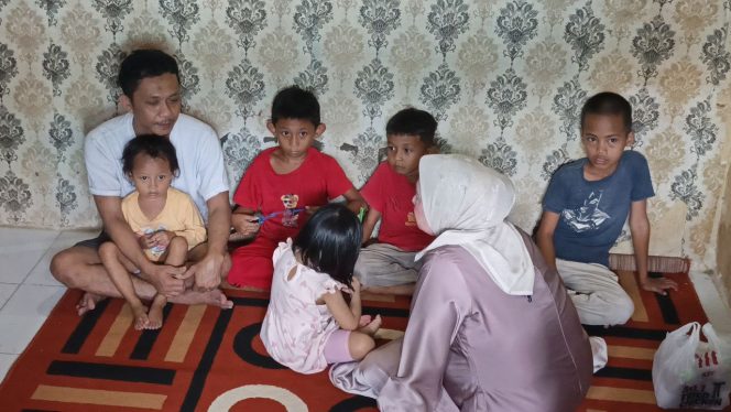 
					Hj. Fatmawati Salim Kunjungi Saiful, Ayah Tunanetra dengan Lima Anak di Mamuju