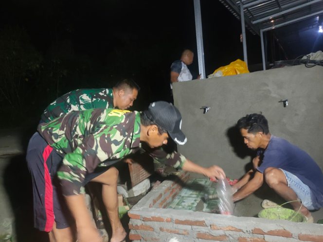 
					Demi Air Bersih Warga, Satgas TMMD Ke 127 Kodim Polman Kerja Hingga Malam di Dusun Bulo