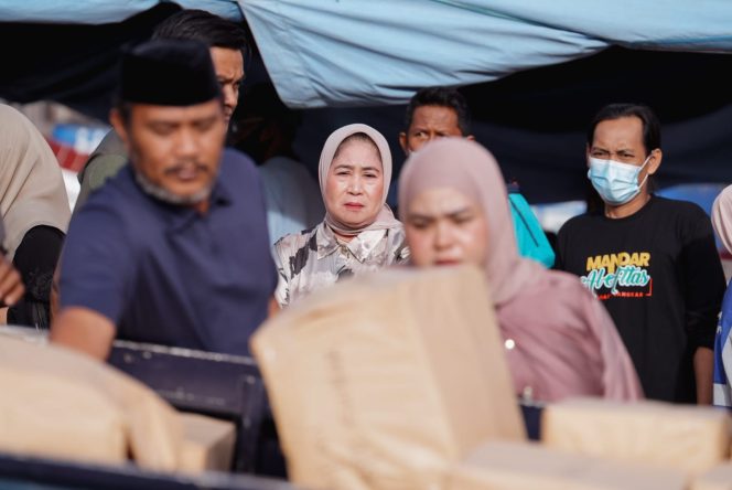 
					Amanah Almarhum Suami, Hj. Fatmawati Salim Salurkan Bantuan untuk Korban Kebakaran di Galung Tulu