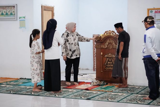 
					Warga Cabulung Nyatakan Terima Kasih atas Bantuan Mimbar yang Diserahkan Hj. Fatmawati Salim