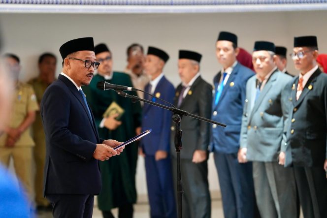 
					Gubernur Suhardi Duka Lantik 126 Pejabat Eselon III, 28 Fungsional, dan Satu Asisten di Lingkup Pemprov Sulbar