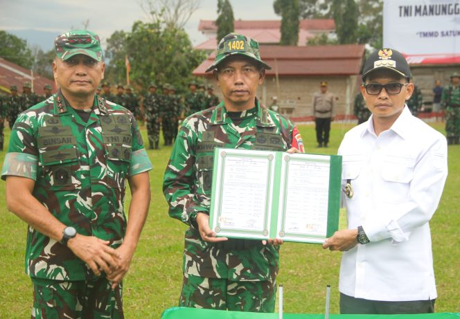 
					Pangdam XXIII/Palaka Wira Tutup TMMD ke-127 Kodim 1402/Polman di Desa Bulo