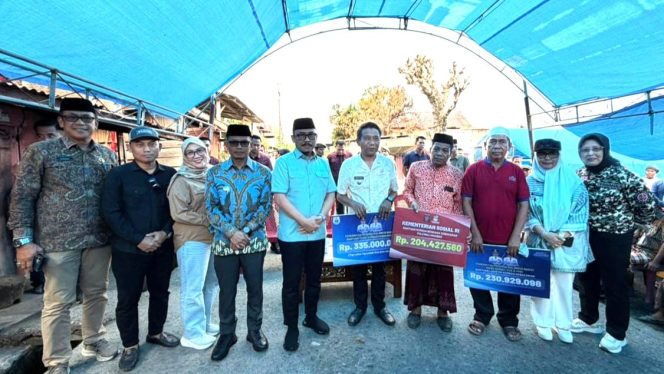 
					Gubernur Sulbar Serahkan Bantuan untuk Korban Kebakaran di Galung Tulu