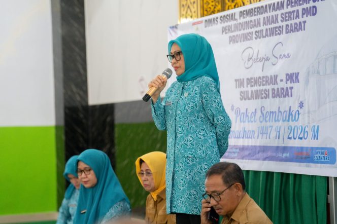 
					Ketua TP PKK Sulbar Berbagi Sembako untuk Lansia di Mamuju Jelang Idul Fitri