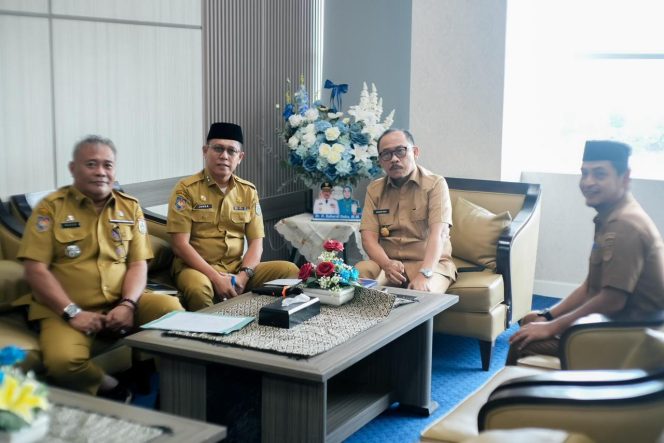 
					Gubernur Sulbar Tugaskan PPPK dan Paruh Waktu WFH Dua Bulan Gaji Tetap Berjalan