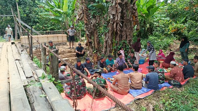 
					TNI dan Warga Bulubawang Gelar Doa Bersama Awali Pembangunan Jembatan Garuda