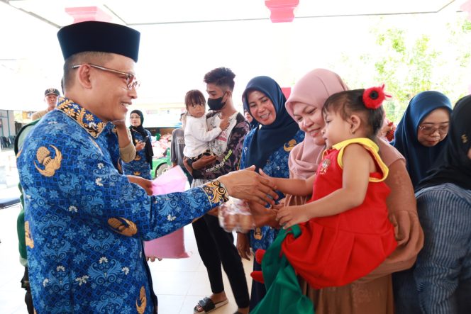 
					Bupati Polman Turun Langsung Salurkan Bantuan 150 Paket Sembako Bersama BAZNAS