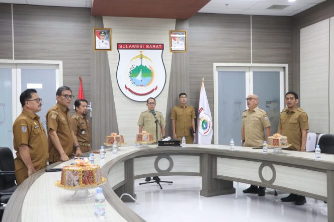 
					Sekda Sulbar Instruksikan Percepatan Penurunan Kemiskinan dan Stunting: Program Prioritas Harus Terus Dijalankan
