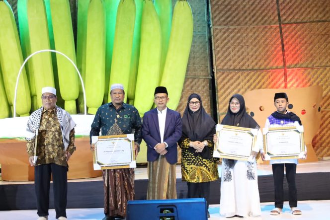 
					Dukung Syiar Islam, Bupati Samsul Mahmud Bantu 16 Kafilah MTQ XI di Polman