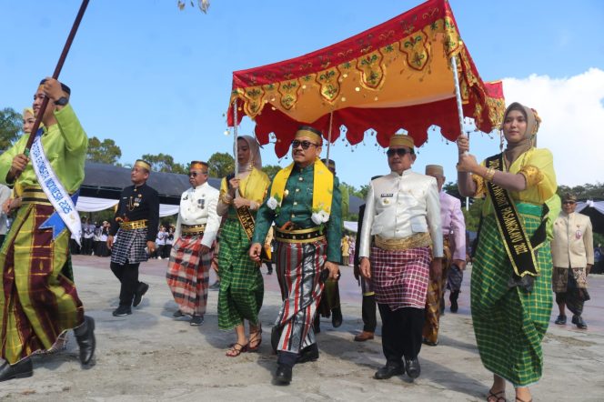
					HUT ke-23 Pasangkayu, Suhardi Duka Tekankan Optimisme di Tengah Tantangan Global