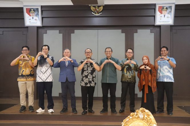 
					Gubernur Suhardi Duka Sambut Wamen HAM di Rujab, Paparkan Kondisi Sulbar yang Kondusif