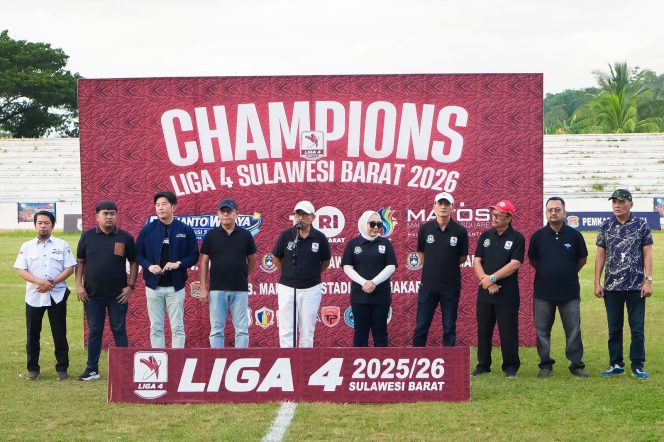 
					Gubernur Hadiri dan Menyaksikan Laga Final Liga 4 Sulbar di Stadion Manakarra Mamuju