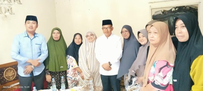 
					Tegaskan Komitmen Pelayanan Publik, Bupati Samsul Mahmud Serahkan Bantuan Pribadi untuk Masjid Rahmat