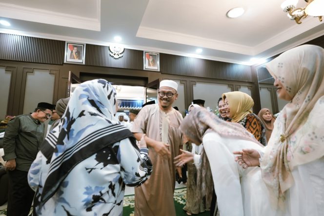 
					Dzikir dan Doa Bersama di Rumah Jabatan Gubernur Sulbar, Momentum Syukur dan Introspeksi