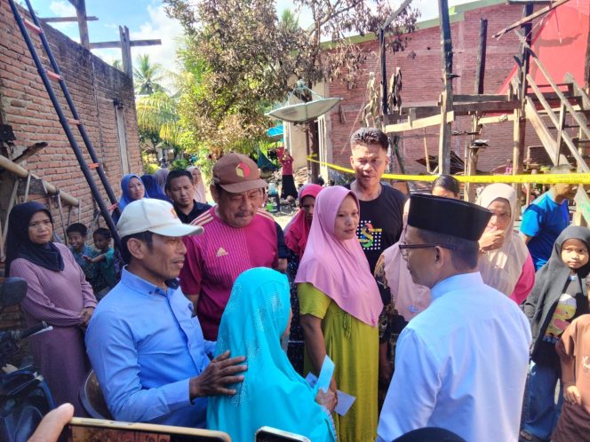 
					Bupati Polman Samsul Mahmud, Kunjungi Korban Kebakaran di Matakali