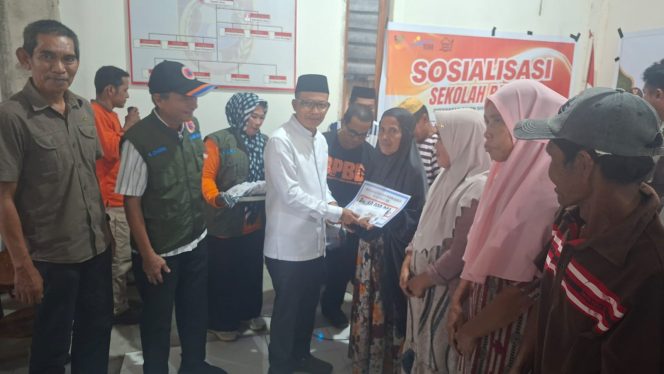 
					Bupati Polman Serahkan Bantuan Korban Kebakaran Galung Tuluk