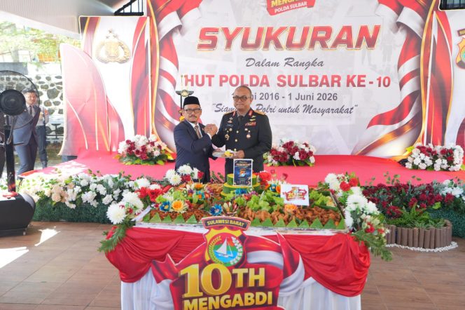 
					HUT ke-10 Polda Sulbar, Suhardi Duka Tekankan Pentingnya Kemitraan Polisi dan Pemerintah