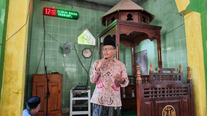 
					Samsul Mahmud Ajak Warga Dukung Sekolah Rakyat, Serahkan Bantuan untuk Masjid di Luyo